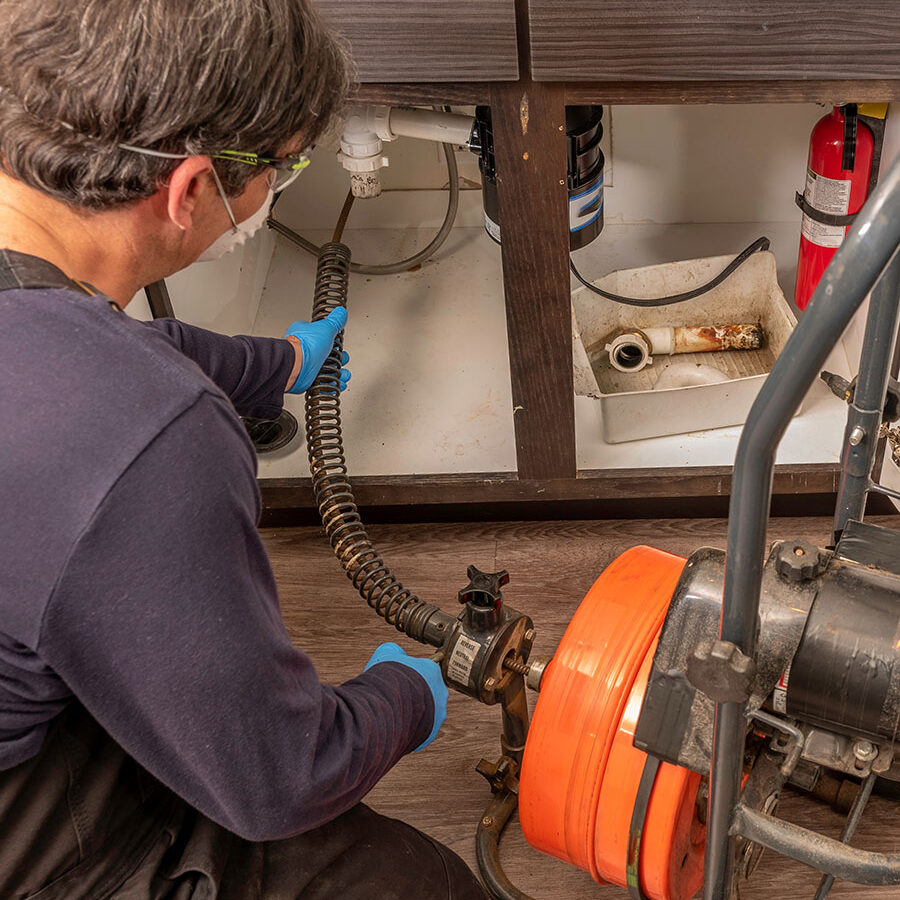 plumber-using-auger